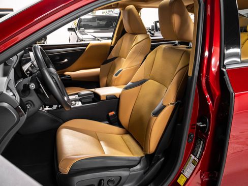 Used 2022 Lexus ES 300h w/ Premium Package image 6