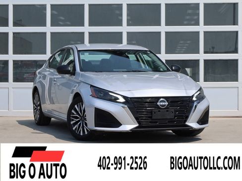 Used 2024 Nissan Altima 2.5 SV FWD image 1