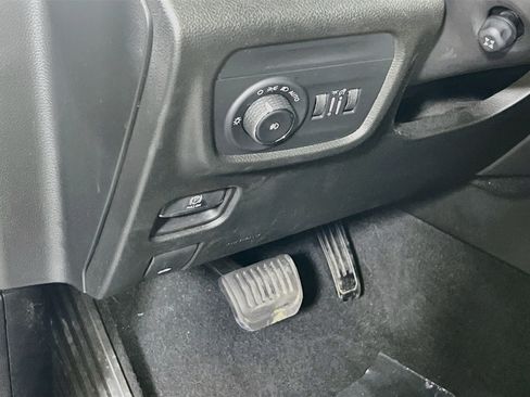 Used 2022 Jeep Grand Cherokee Overland w/ Luxury Tech Group IV AWD/4WD image 10