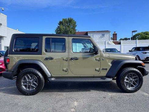New 2026 Jeep Wrangler Unlimited Sahara w/ Safety Group AWD/4WD image 8