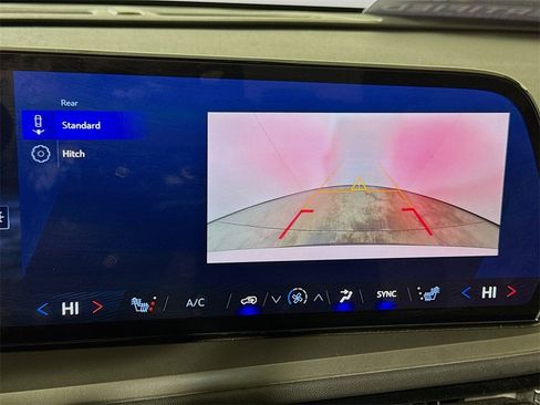 Certified 2025 Chevrolet Traverse LT image 12