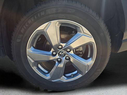 Used 2019 Toyota RAV4 Limited image 12