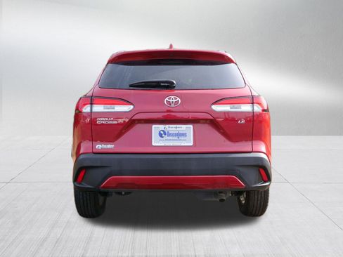 Used 2022 Toyota Corolla Cross LE image 4