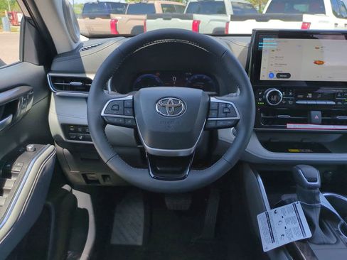 New 2026 Toyota Highlander Limited AWD/4WD image 16