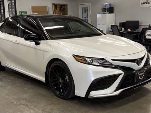 Used 2023 Toyota Camry XSE image 3