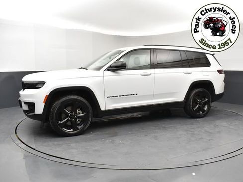 Used 2023 Jeep Grand Cherokee L Laredo AWD/4WD image 3