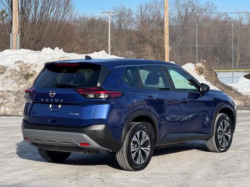 Used 2023 Nissan Rogue SV image 6