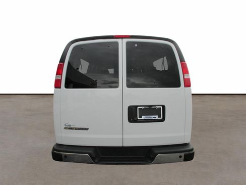 Used 2025 Chevrolet Express 3500 LT w/ LT Preferred Equipment Group RWD image 4