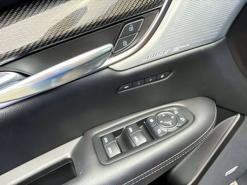 Used 2022 Cadillac XT5 Sportv w/ LPO, ONYX Package AWD/4WD image 18