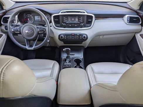 Used 2018 Kia Sorento FWD V6 image 23
