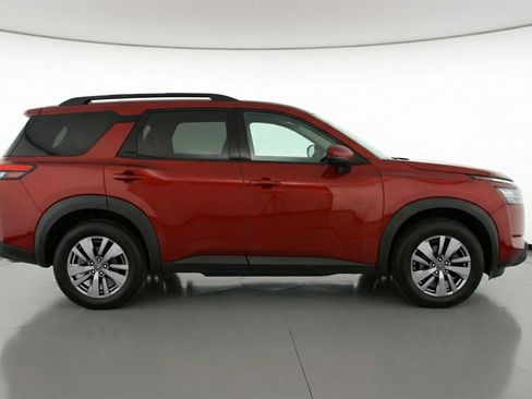 Used 2025 Nissan Pathfinder SV image 11