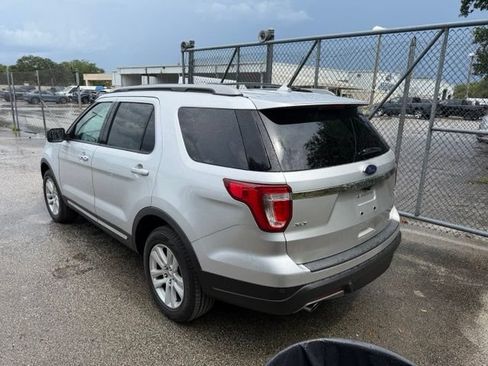 Used 2019 Ford Explorer XLT w/ Equipment Group 201A AWD/4WD image 9