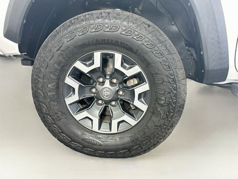 Used 2023 Toyota Tacoma TRD Off-Road w/ Technology Package RWD image 11