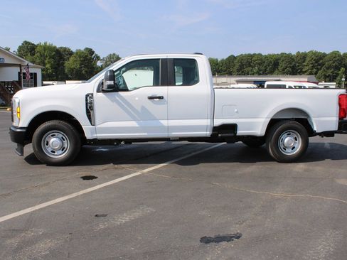 Used 2025 Ford F250 XL image 6