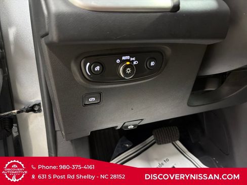 Used 2024 GMC Terrain SLT AWD/4WD image 16