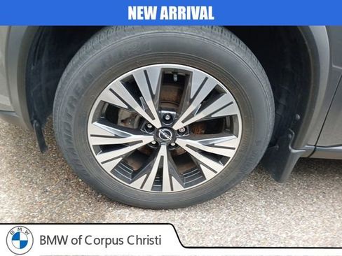 Used 2023 Nissan Rogue SV FWD image 5