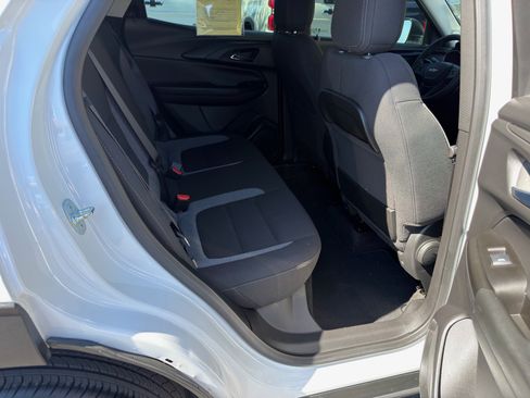 Used 2023 Chevrolet TrailBlazer LS FWD image 12
