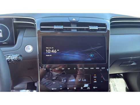 Certified 2024 Hyundai Tucson Limited AWD/4WD image 18