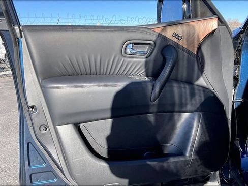 Used 2024 Nissan Armada SL w/ Captain's Chairs Package image 18
