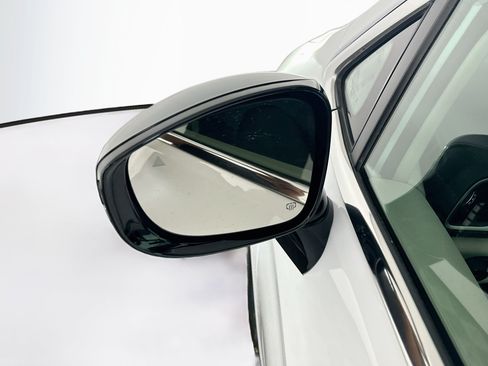 Used 2024 Chrysler Pacifica Touring-L FWD image 16