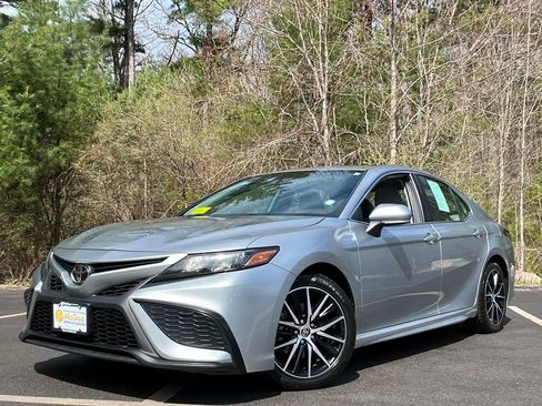 Used 2023 Toyota Camry SE AWD/4WD image 1
