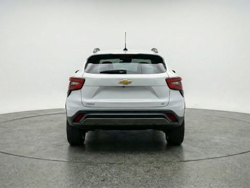 Used 2025 Chevrolet Trax LT image 7