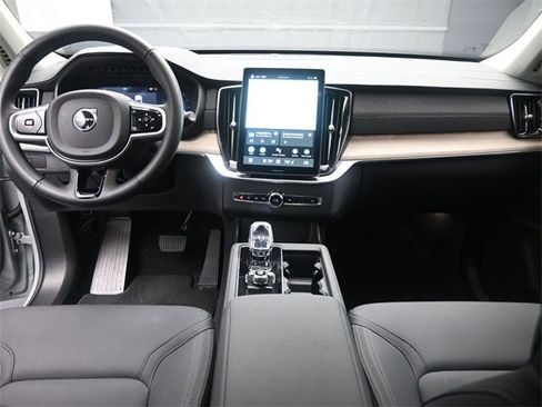 Used 2025 Volvo XC90 B5 Core w/ Protection Package image 9