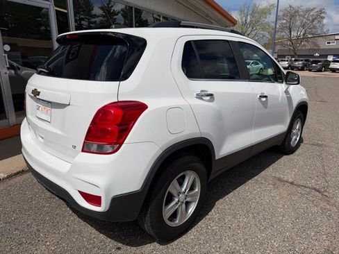 Used 2017 Chevrolet Trax LT w/ LT Convenience Package AWD/4WD image 7