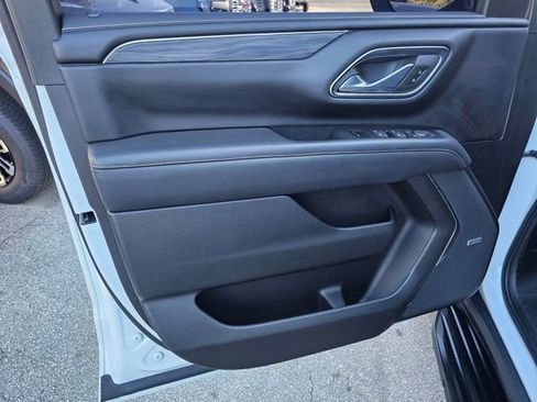 Used 2023 GMC Yukon XL SLT w/ SLT Luxury Package image 19