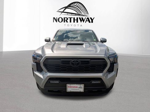 Certified 2025 Toyota Tacoma TRD Sport AWD/4WD image 8