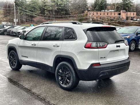 Used 2023 Jeep Cherokee Altitude Lux image 3
