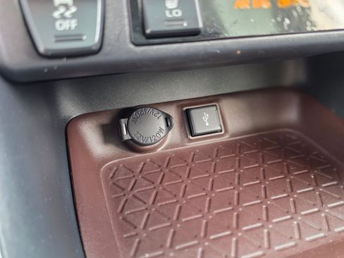 Used 2020 Toyota RAV4 Limited w/ Carpet Mat Package AWD/4WD image 35