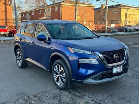 Used 2021 Nissan Rogue SV image 3