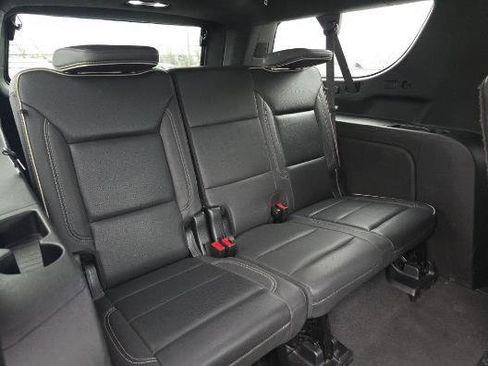 Used 2023 Chevrolet Suburban Premier image 15