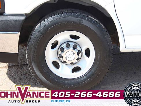 Used 2017 Chevrolet Express 2500 LT w/ LT Preferred Equipment Group image 13