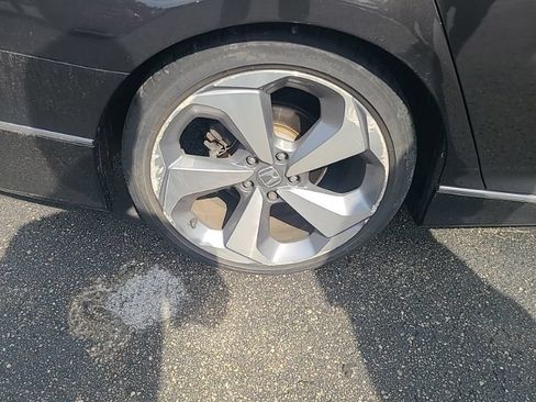 Used 2018 Honda Accord Touring image 8