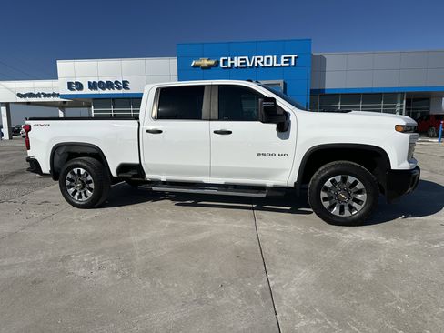 Used 2025 Chevrolet Silverado 2500 Custom w/ Custom Value Package image 4