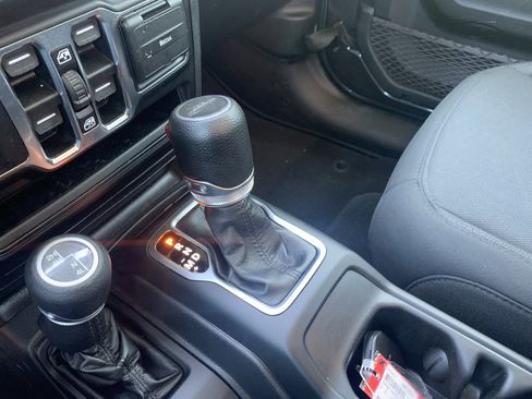 Used 2022 Jeep Gladiator Sport image 25