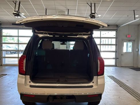 Used 2021 GMC Yukon SLT w/ SLT Luxury Plus Package AWD/4WD image 16