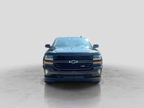 Used 2018 Chevrolet Silverado 1500 LT w/ Midnight Edition AWD/4WD image 9