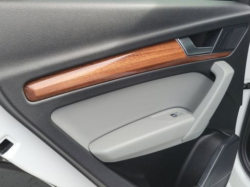 Used 2023 Audi Q5 e Premium image 16