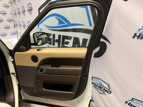 Used 2020 Land Rover Range Rover Sport SE image 25