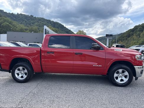 Used 2025 RAM 1500 Big Horn AWD/4WD image 3