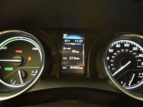 Used 2019 Toyota Camry LE FWD image 21