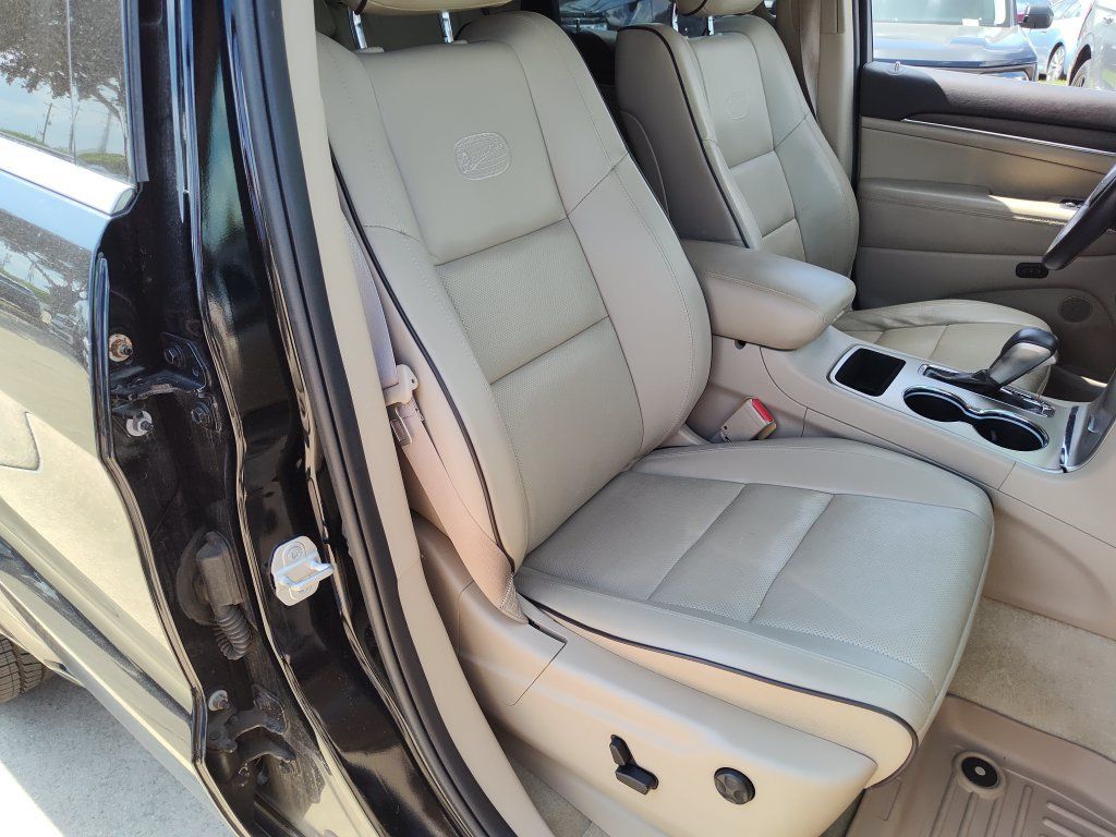 Used 2017 Jeep Grand Cherokee Overland RWD image 32