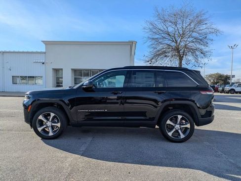 New 2026 Jeep Grand Cherokee Limited w/ Luxury Tech Group II RWD image 6