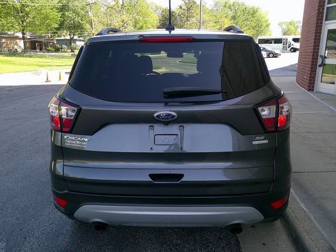 Used 2018 Ford Escape SE w/ SE Sync 3 Package FWD image 5