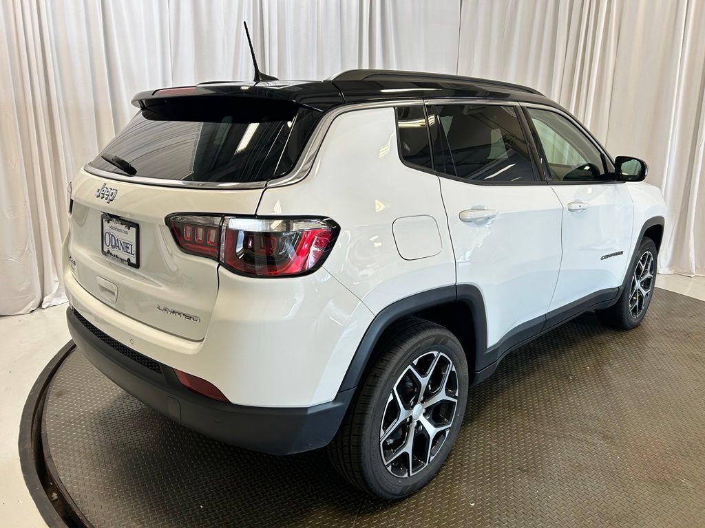 Used 2024 Jeep Compass Limited AWD/4WD image 28
