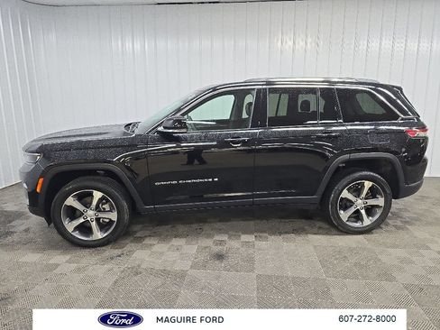 Used 2023 Jeep Grand Cherokee Limited AWD/4WD image 6