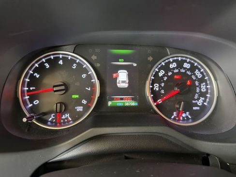 Used 2019 Toyota RAV4 XLE Premium FWD image 17